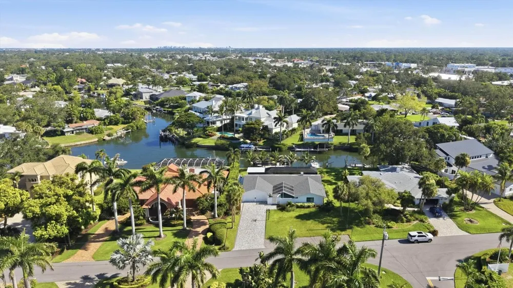 1761 SANDALWOOD DRIVE Sarasota, FL 34231