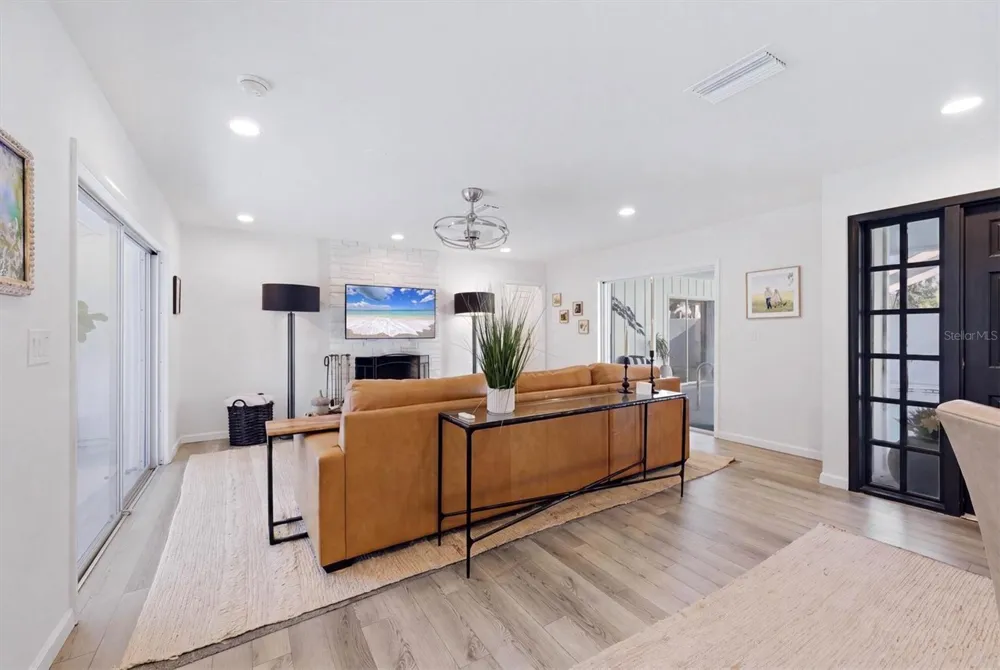 1761 SANDALWOOD DRIVE Sarasota, FL 34231