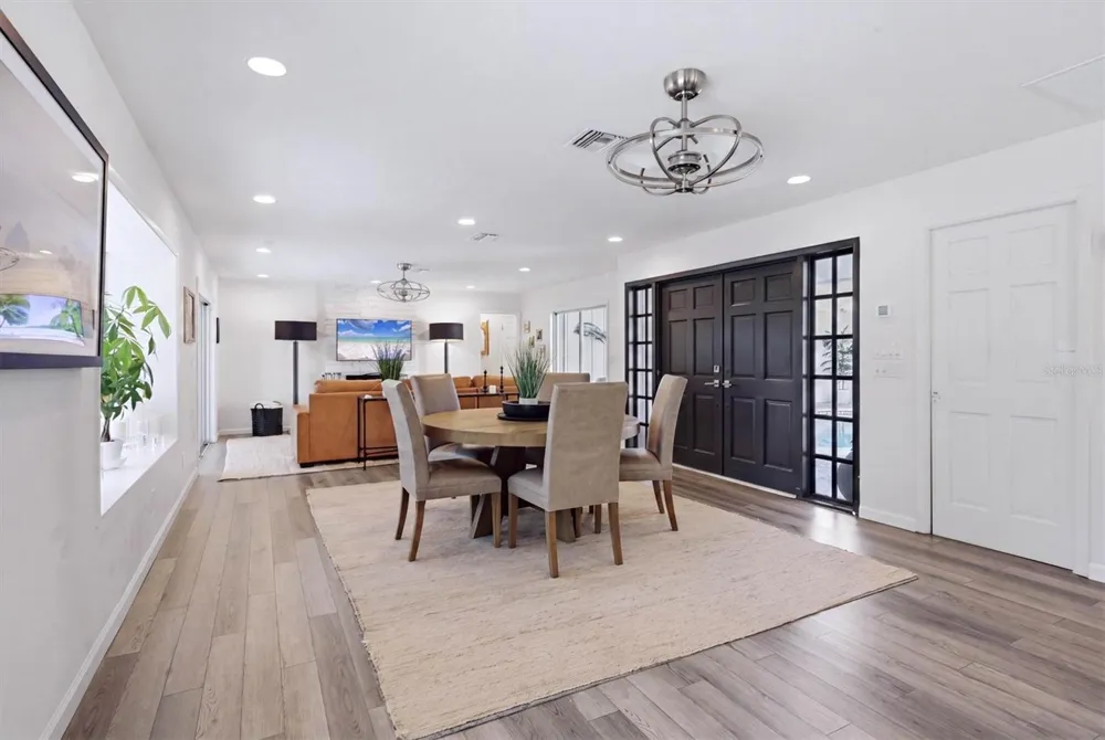 1761 SANDALWOOD DRIVE Sarasota, FL 34231