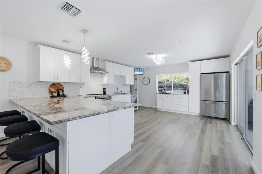 1761 SANDALWOOD DRIVE Sarasota, FL 34231