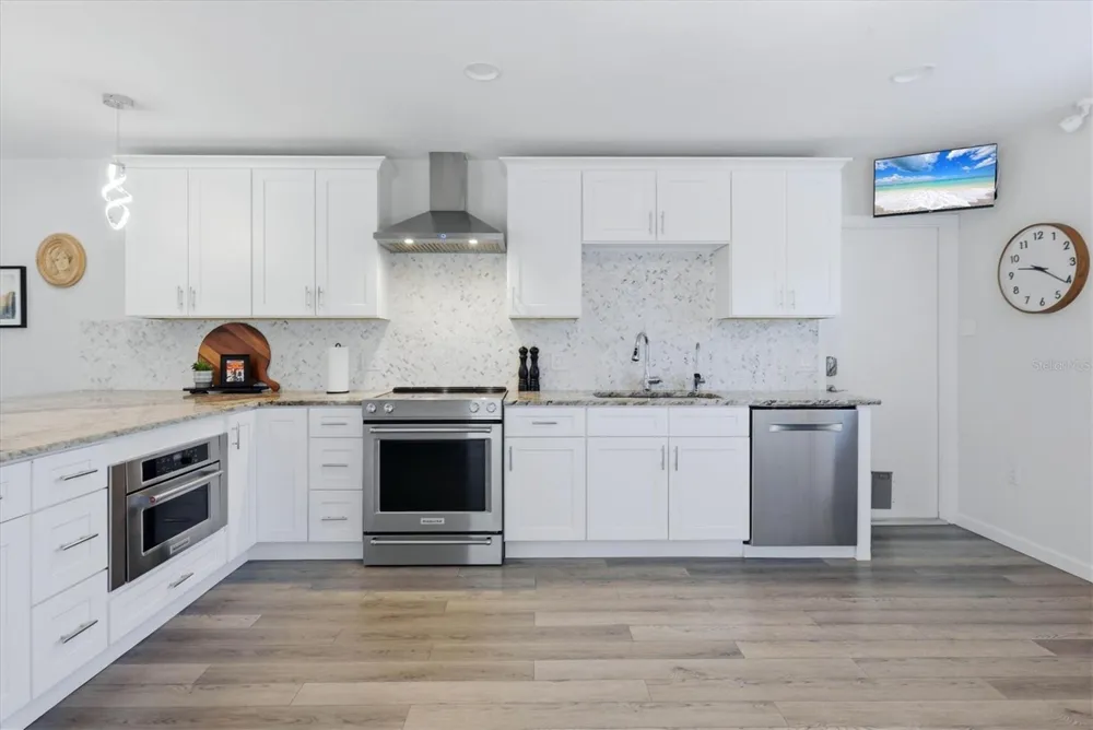 1761 SANDALWOOD DRIVE Sarasota, FL 34231