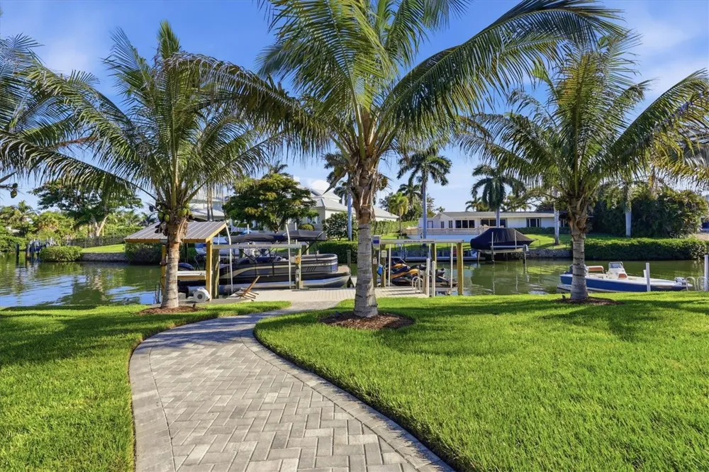 1761 SANDALWOOD DRIVE Sarasota, FL 34231