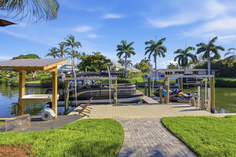 1761 SANDALWOOD DRIVE Sarasota, FL 34231