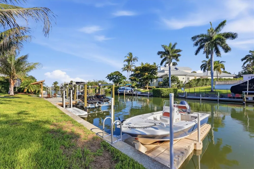 1761 SANDALWOOD DRIVE Sarasota, FL 34231