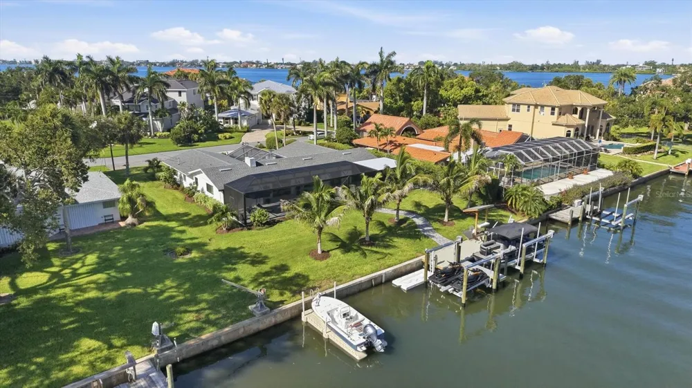 1761 SANDALWOOD DRIVE Sarasota, FL 34231
