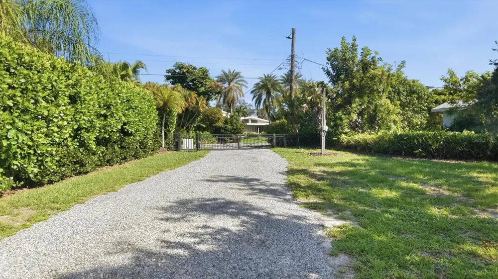 1761 SANDALWOOD DRIVE Sarasota, FL 34231