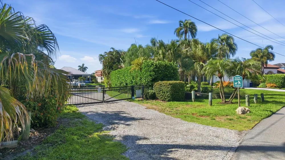 1761 SANDALWOOD DRIVE Sarasota, FL 34231