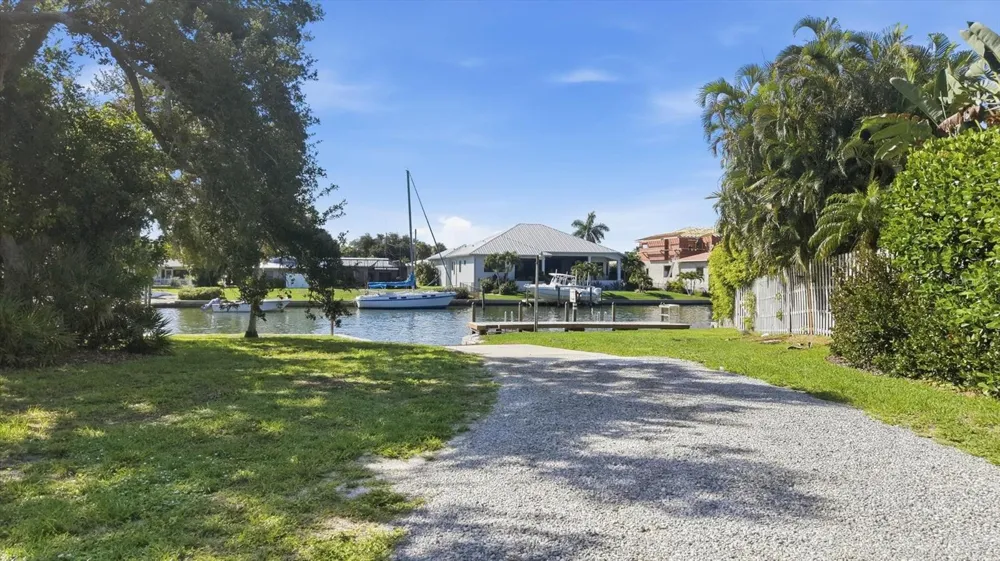 1761 SANDALWOOD DRIVE Sarasota, FL 34231