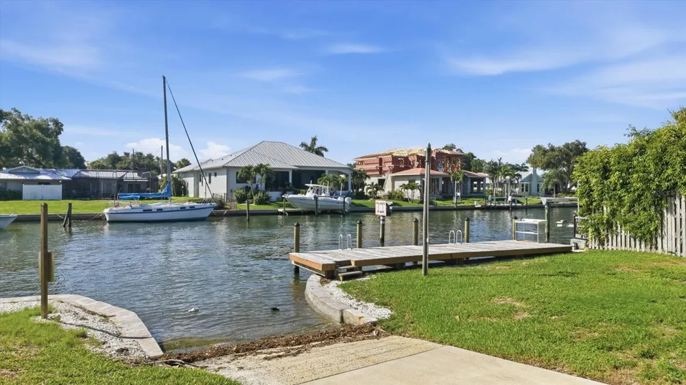1761 SANDALWOOD DRIVE Sarasota, FL 34231