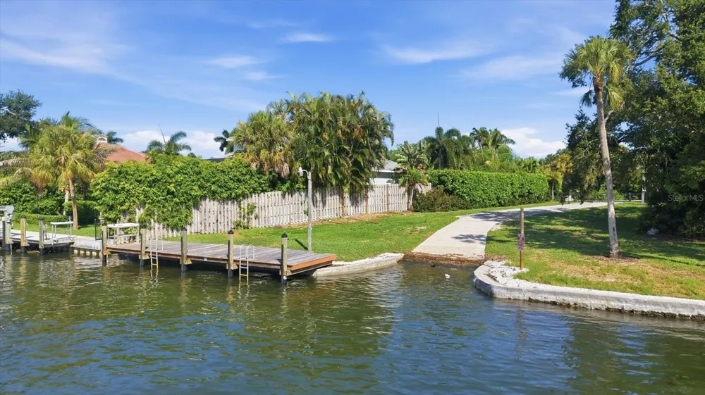 1761 SANDALWOOD DRIVE Sarasota, FL 34231