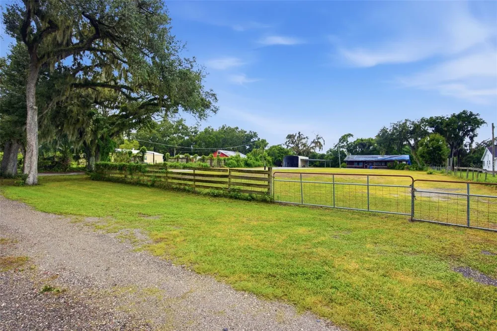1810 BLAND WAY Dover, FL 33527