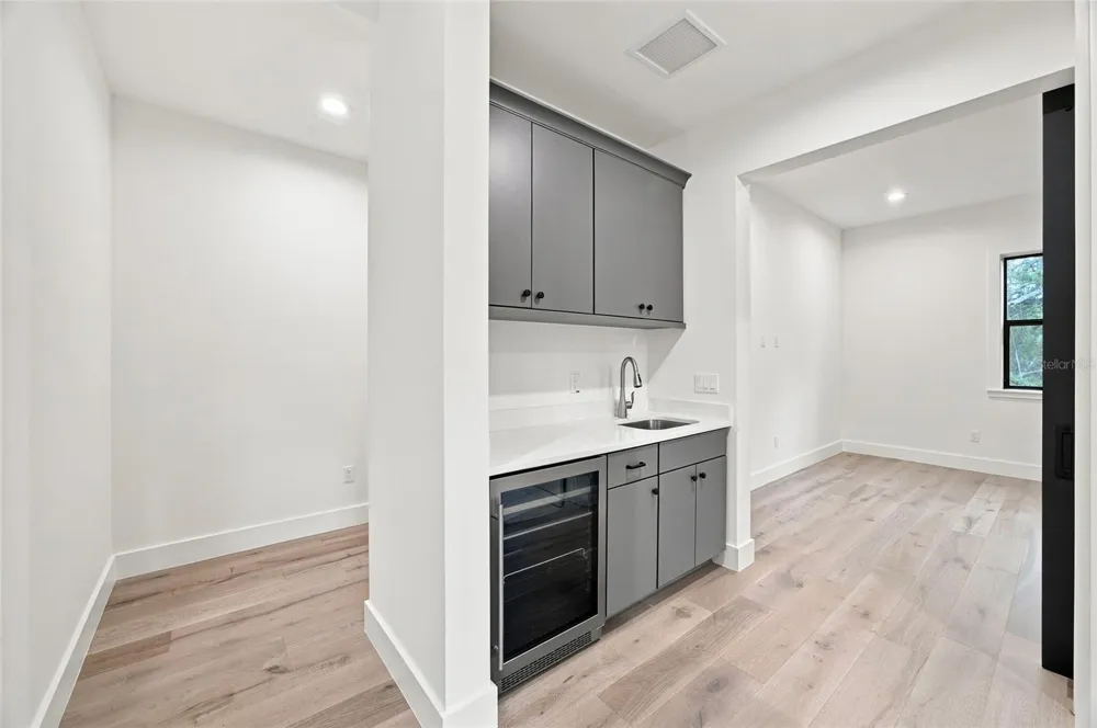 5104 W EVELYN DRIVE Tampa, FL 33609