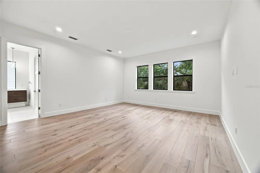 5104 W EVELYN DRIVE Tampa, FL 33609