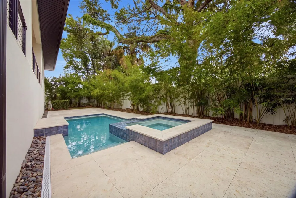 5104 W EVELYN DRIVE Tampa, FL 33609