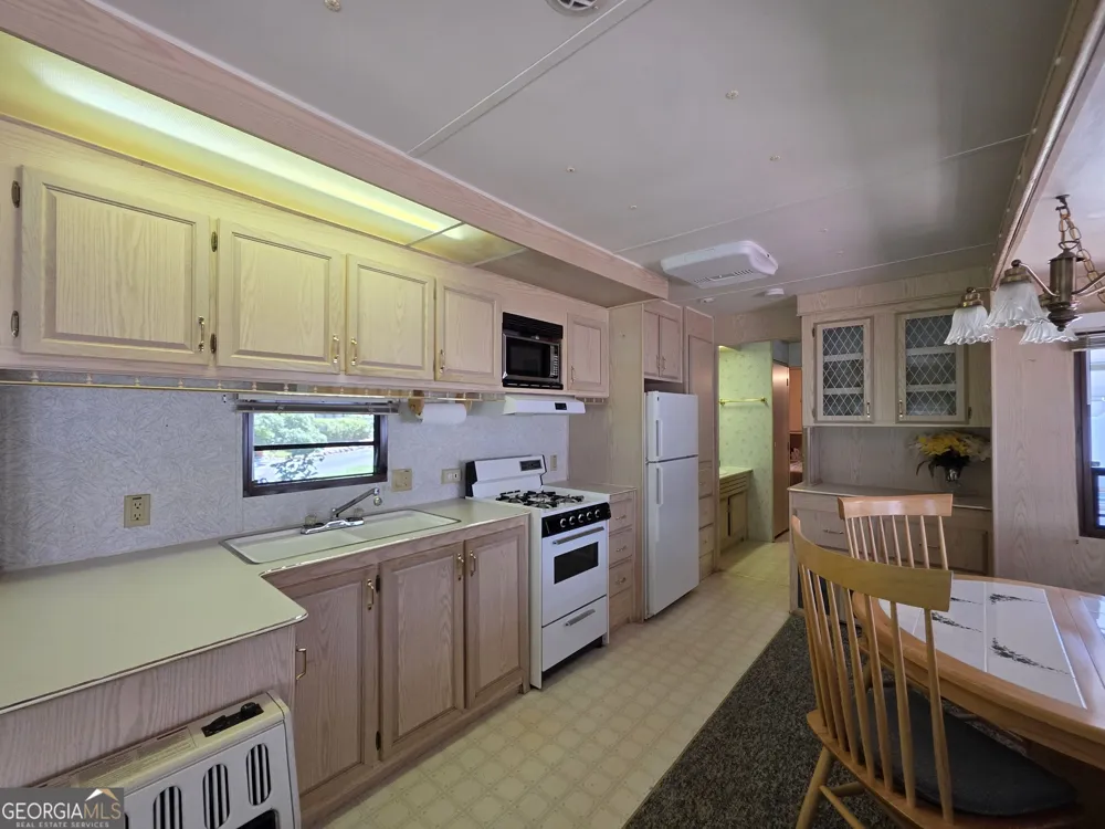 110 Holiday Loop Cleveland, GA 30528