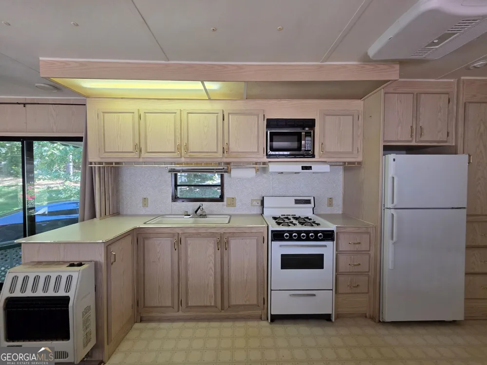 110 Holiday Loop Cleveland, GA 30528