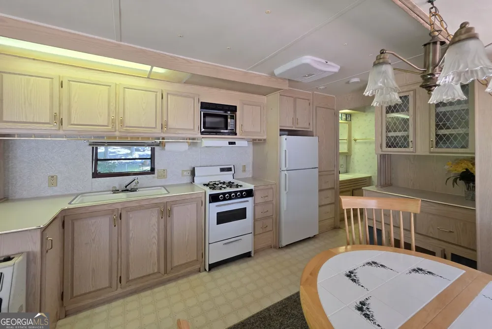 110 Holiday Loop Cleveland, GA 30528