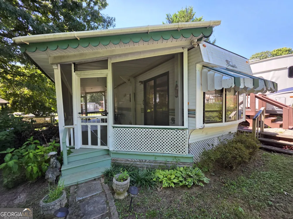 110 Holiday Loop Cleveland, GA 30528
