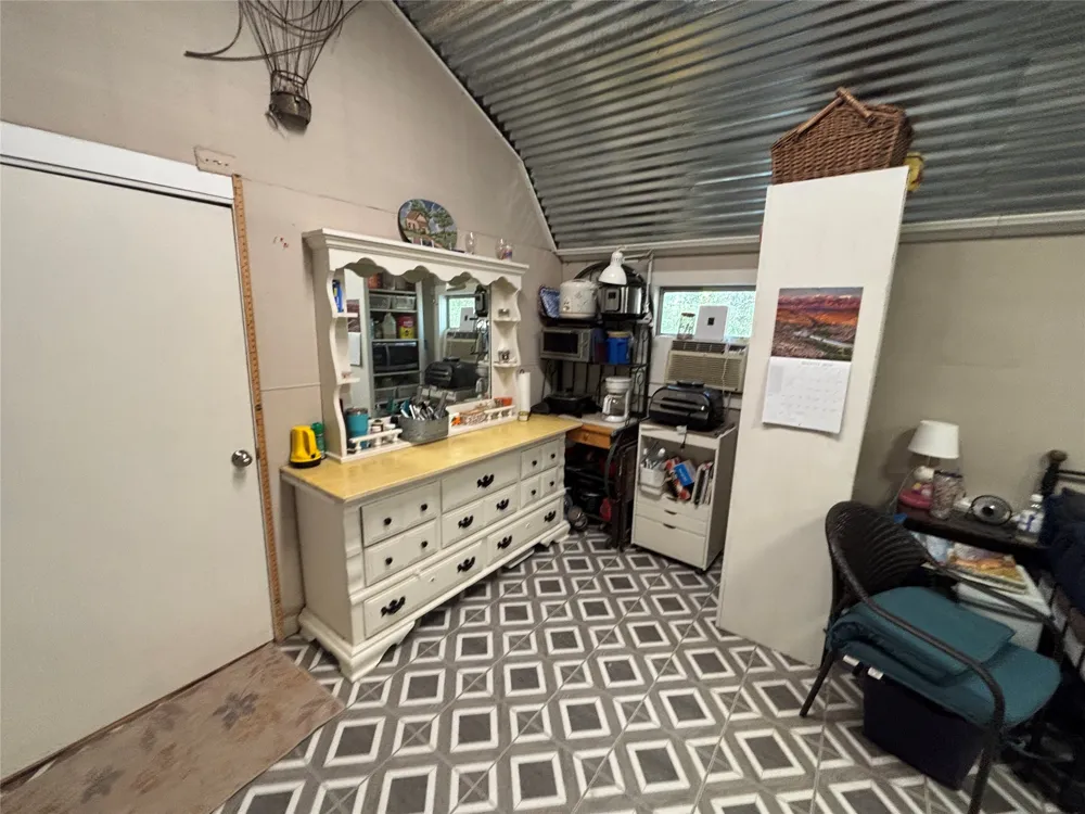 667 Paint Creek South Road Paige, TX 78659