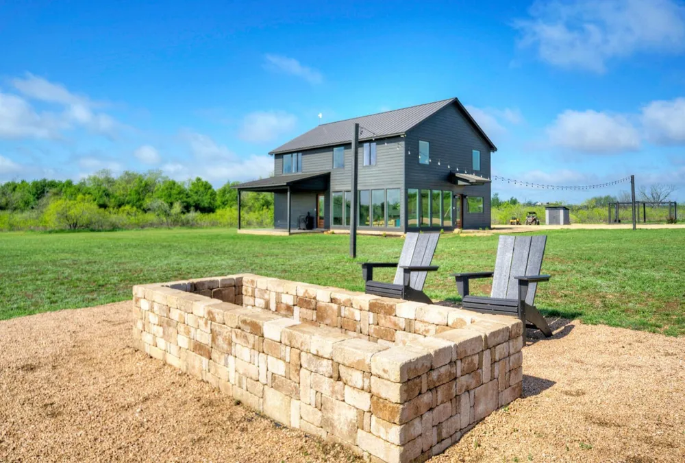 4201 County Road 463 Elgin, TX 78621