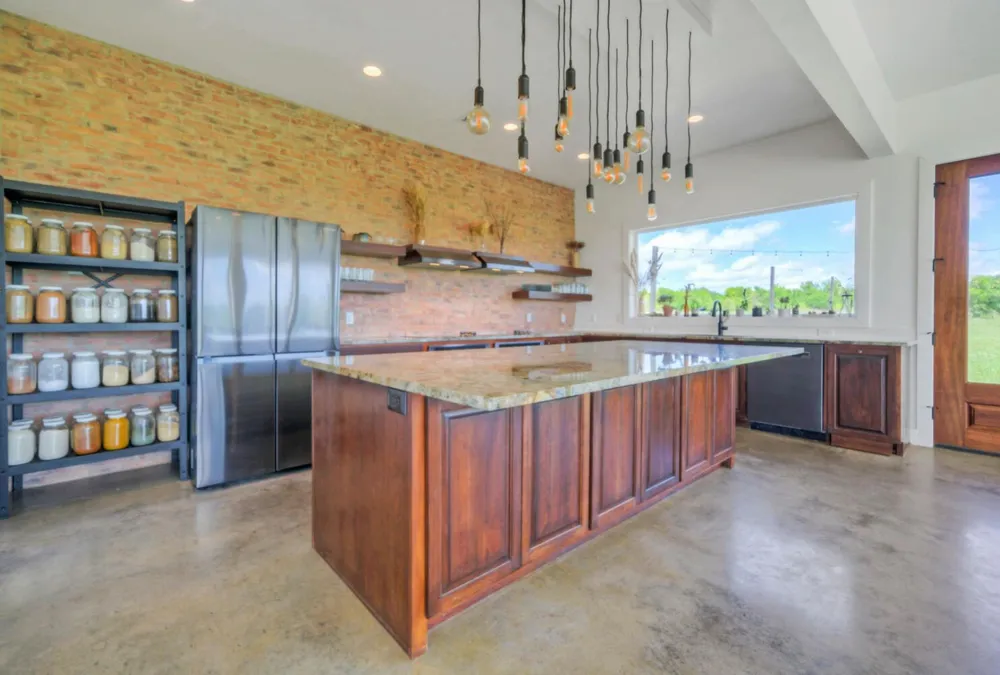 4201 County Road 463 Elgin, TX 78621