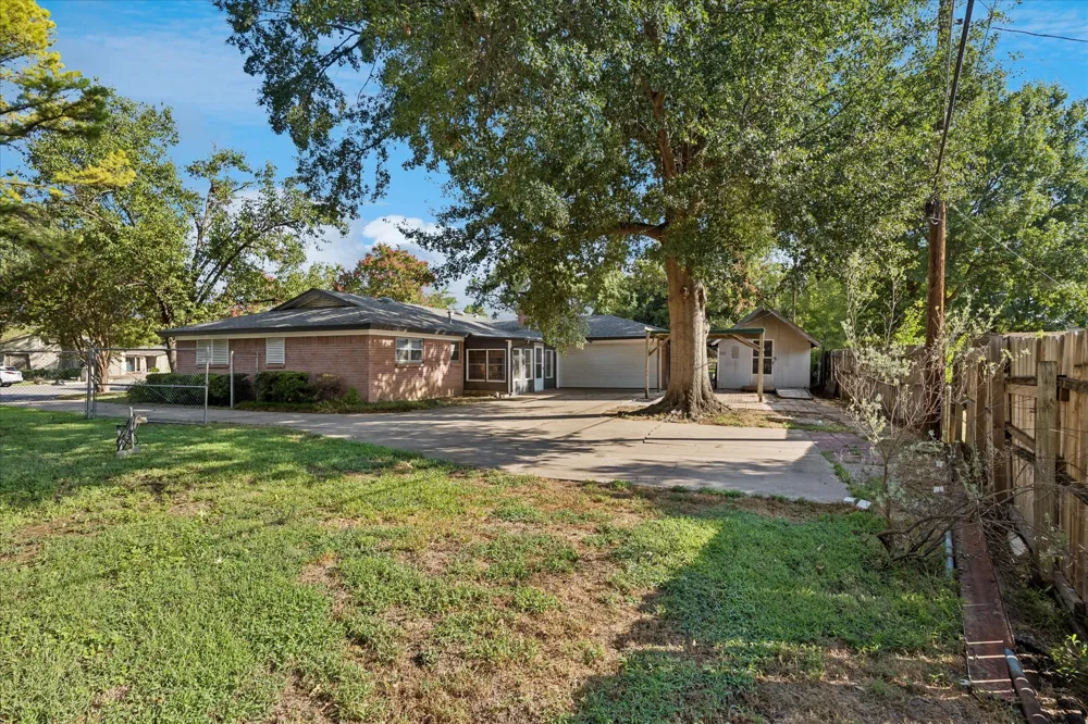 512 Brown Trail Court Hurst, TX 76053