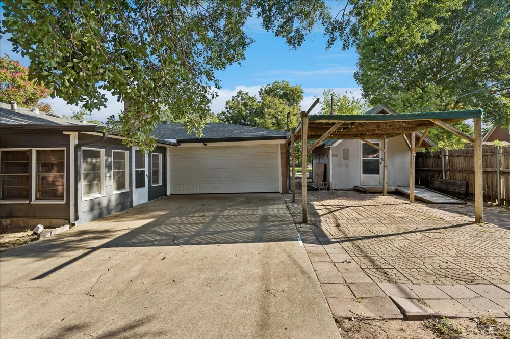 512 Brown Trail Court Hurst, TX 76053