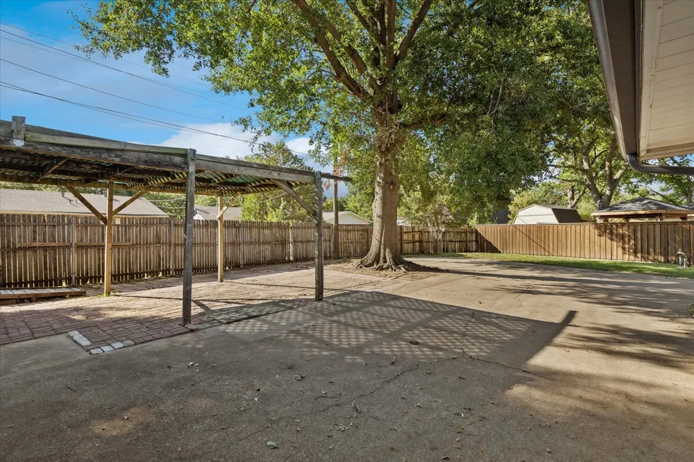 512 Brown Trail Court Hurst, TX 76053