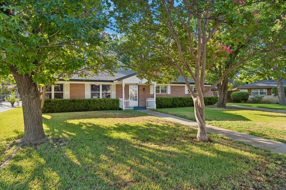 512 Brown Trail Court Hurst, TX 76053