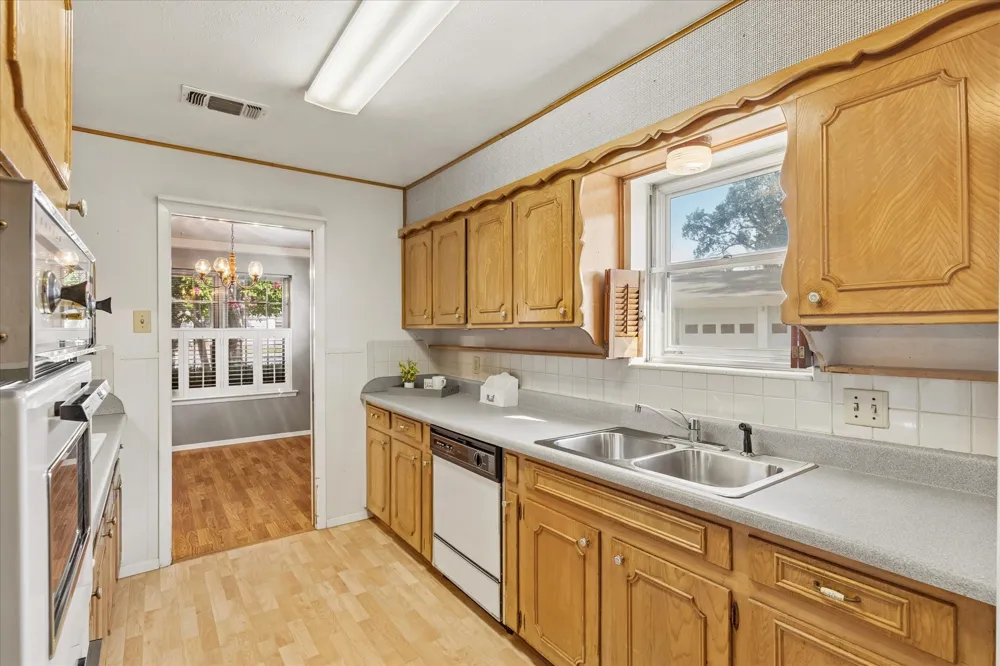 512 Brown Trail Court Hurst, TX 76053