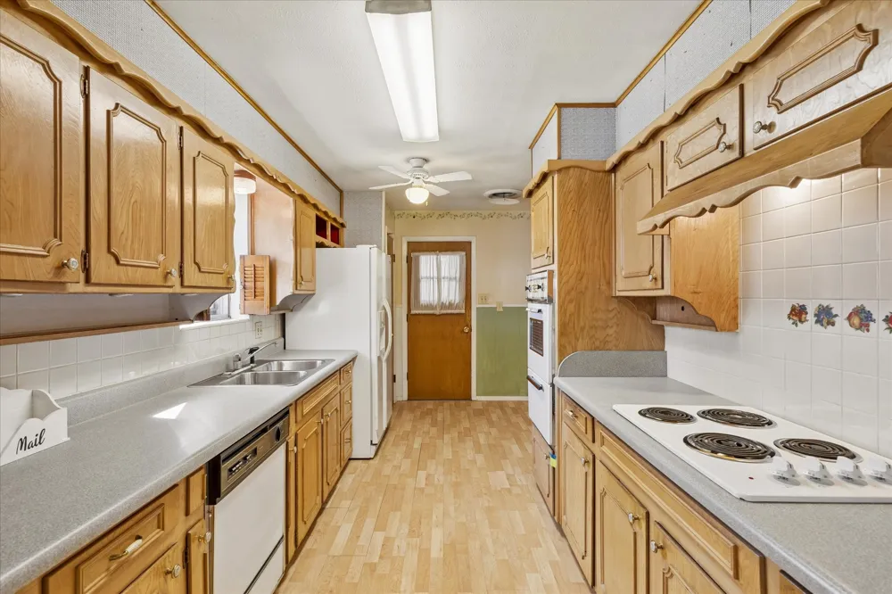 512 Brown Trail Court Hurst, TX 76053