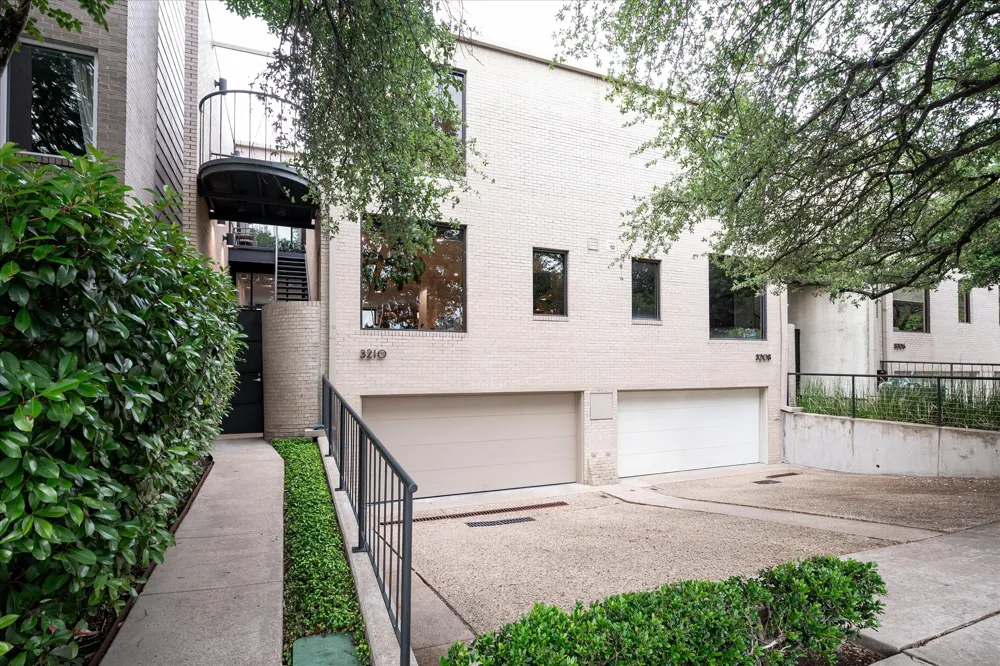 3210 Elizabeth Street Dallas, TX 75204