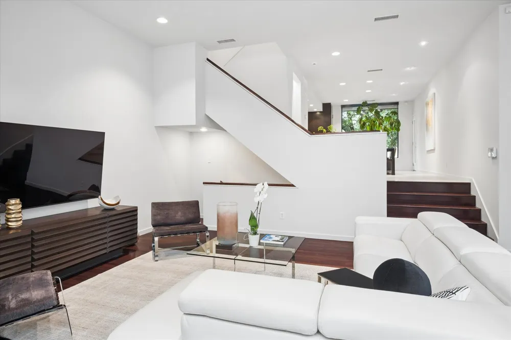 3210 Elizabeth Street Dallas, TX 75204