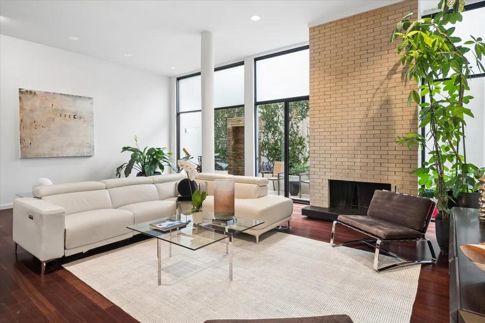 3210 Elizabeth Street Dallas, TX 75204