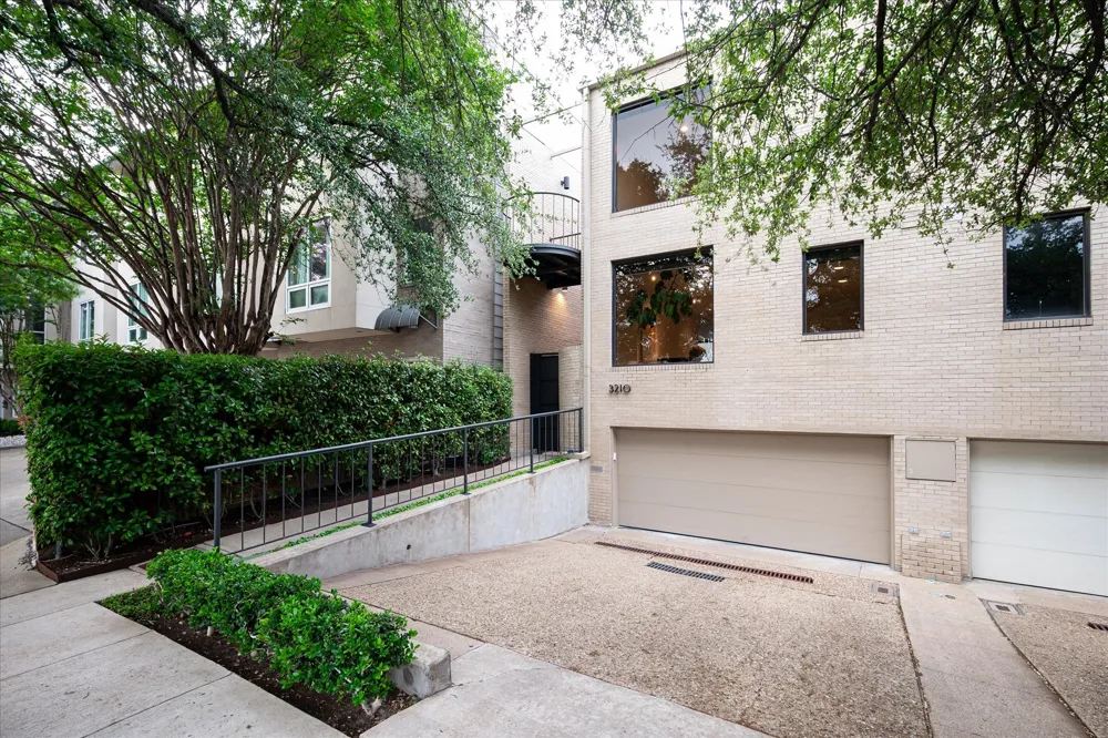 3210 Elizabeth Street Dallas, TX 75204