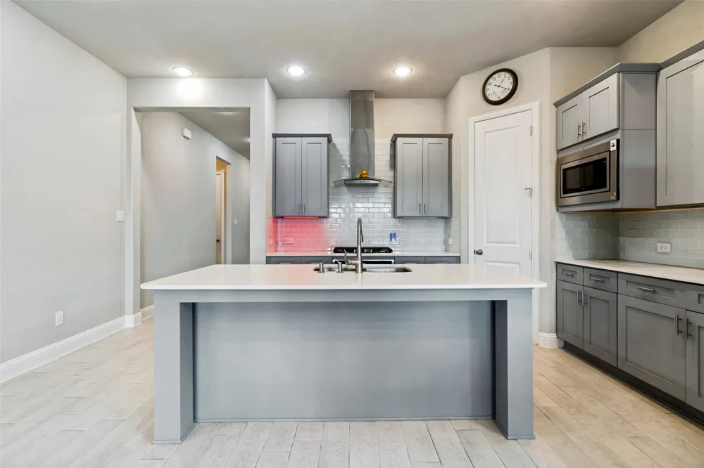 12679 Royal Oaks Lane Farmers Branch, TX 75234