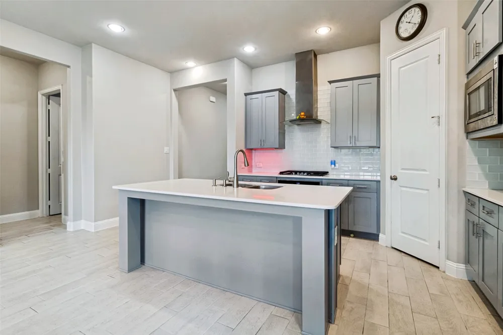 12679 Royal Oaks Lane Farmers Branch, TX 75234