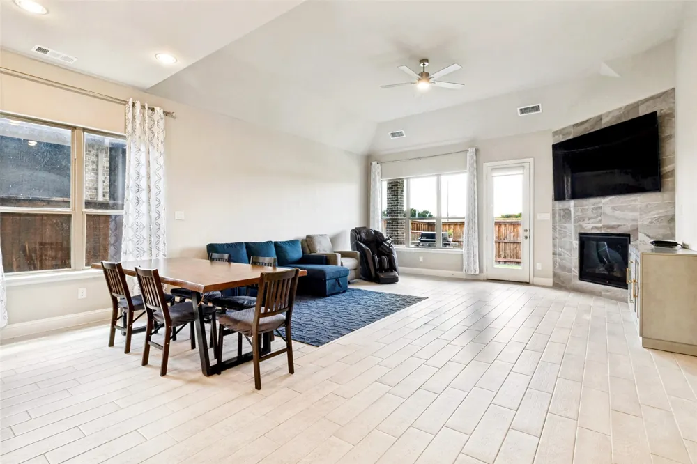 12679 Royal Oaks Lane Farmers Branch, TX 75234