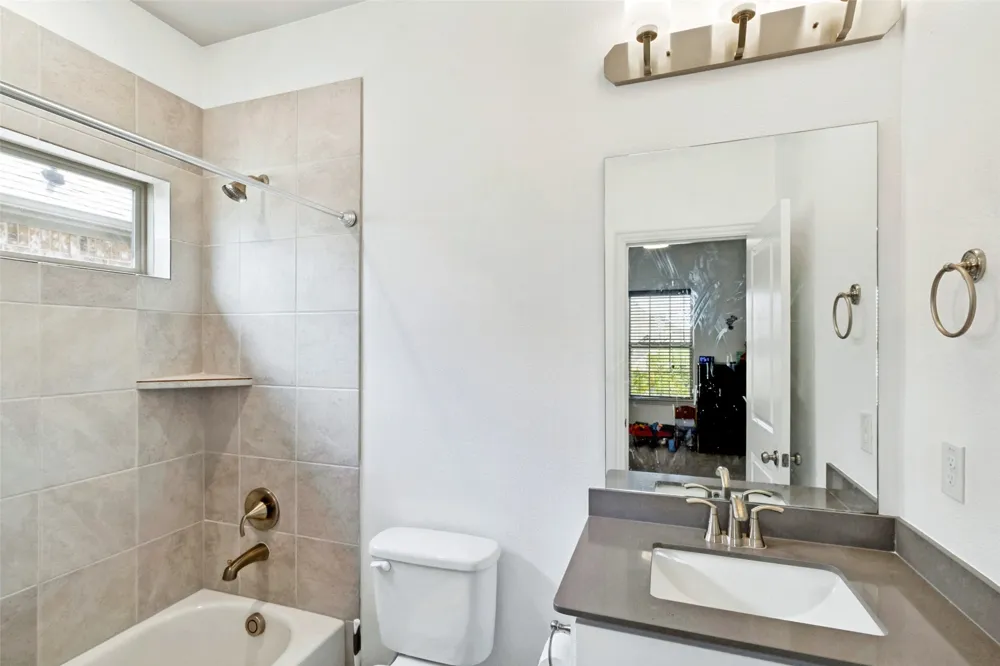 12679 Royal Oaks Lane Farmers Branch, TX 75234