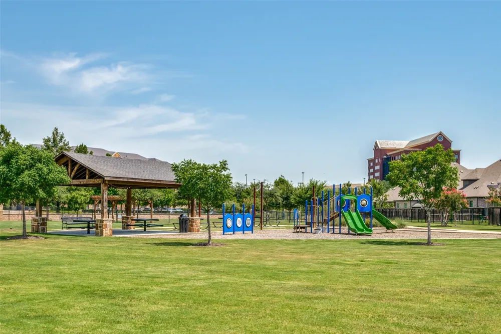 12679 Royal Oaks Lane Farmers Branch, TX 75234