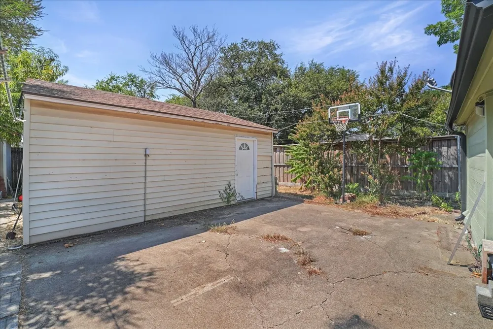 2710 Moonriver Lane Farmers Branch, TX 75234