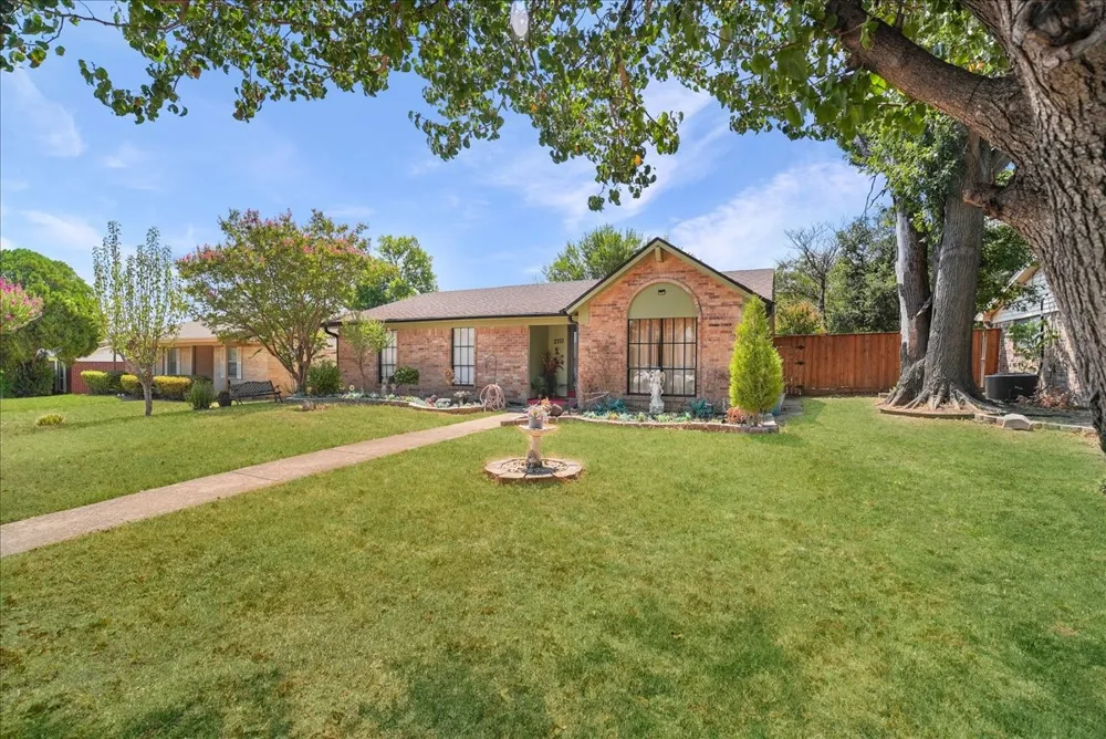 2710 Moonriver Lane Farmers Branch, TX 75234