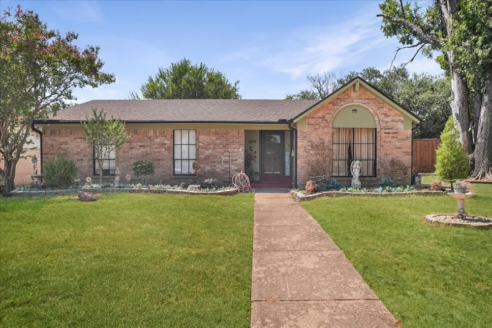 2710 Moonriver Lane Farmers Branch, TX 75234