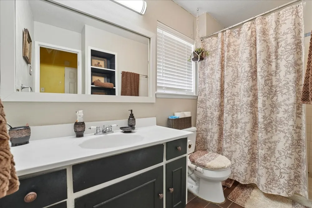 2710 Moonriver Lane Farmers Branch, TX 75234