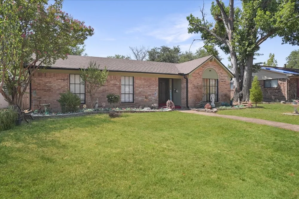 2710 Moonriver Lane Farmers Branch, TX 75234