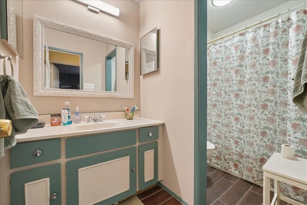 2710 Moonriver Lane Farmers Branch, TX 75234