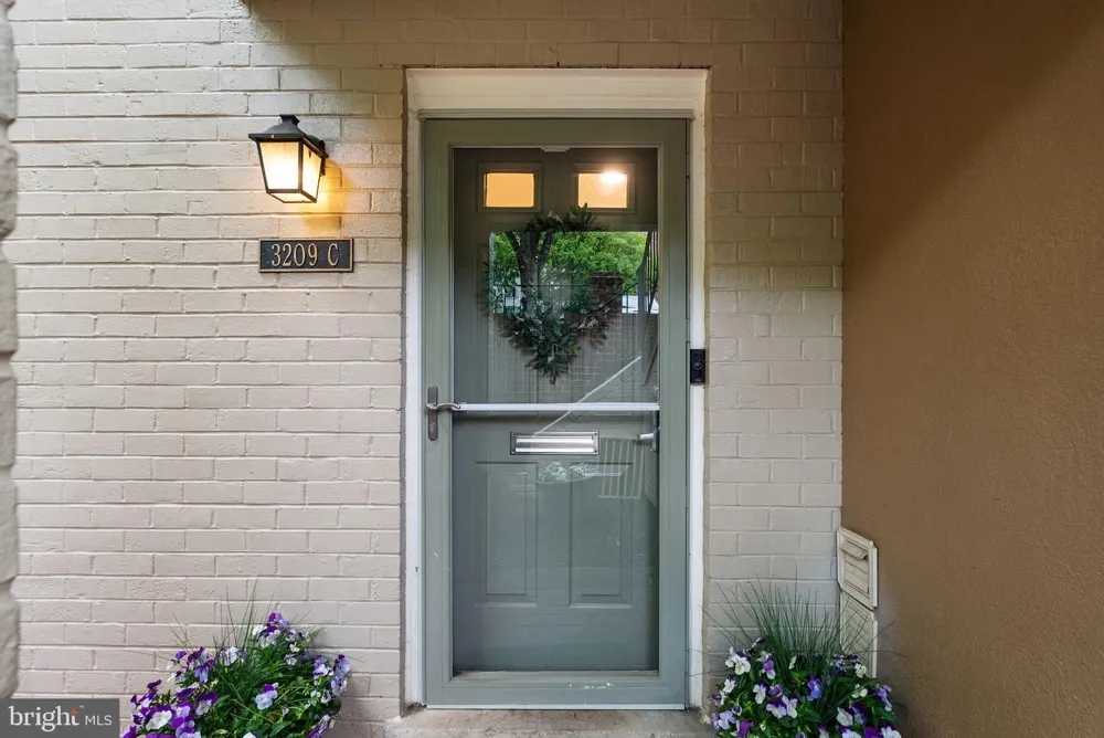 3209 SUTTON PLACE NW #C Washington, DC 20016