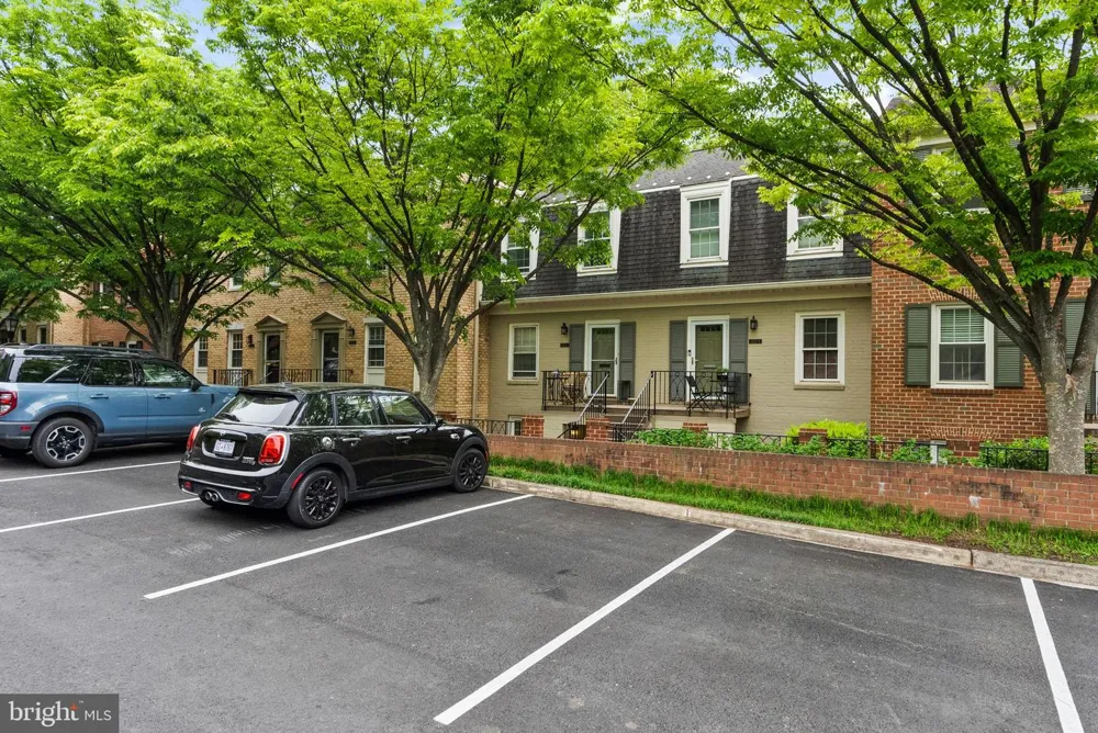 3209 SUTTON PLACE NW #C Washington, DC 20016