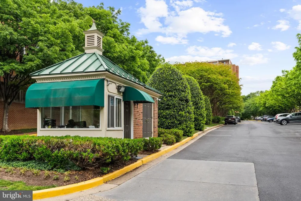 3209 SUTTON PLACE NW #C Washington, DC 20016