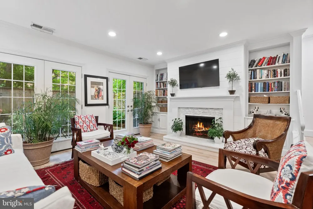 3209 SUTTON PLACE NW #C Washington, DC 20016